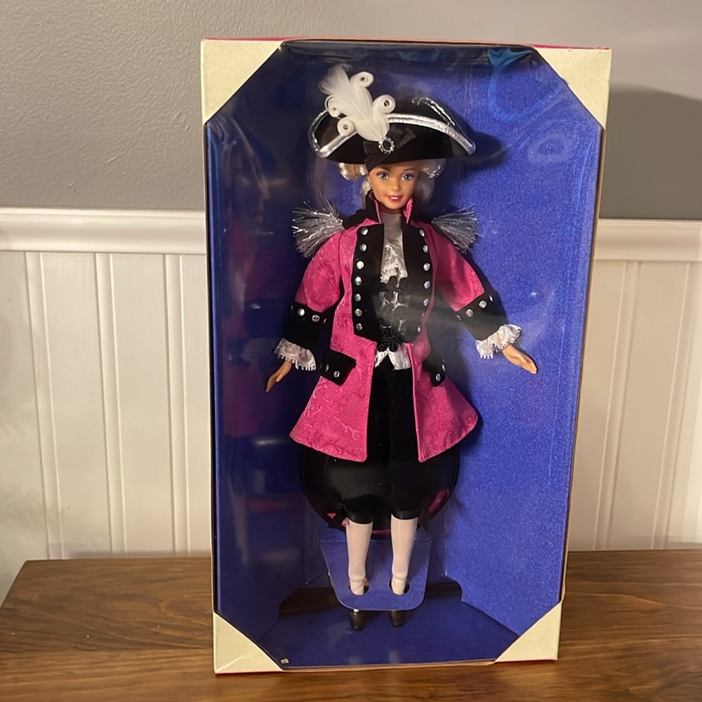 George Washington Barbie - Picture 2 of 9